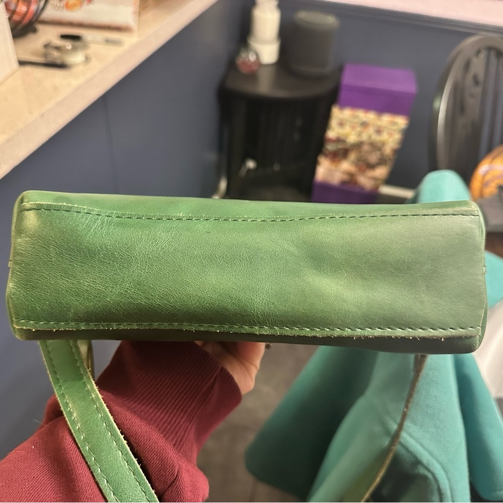 Portland Leather Green Crossbody Bag - Picture 3 of 5